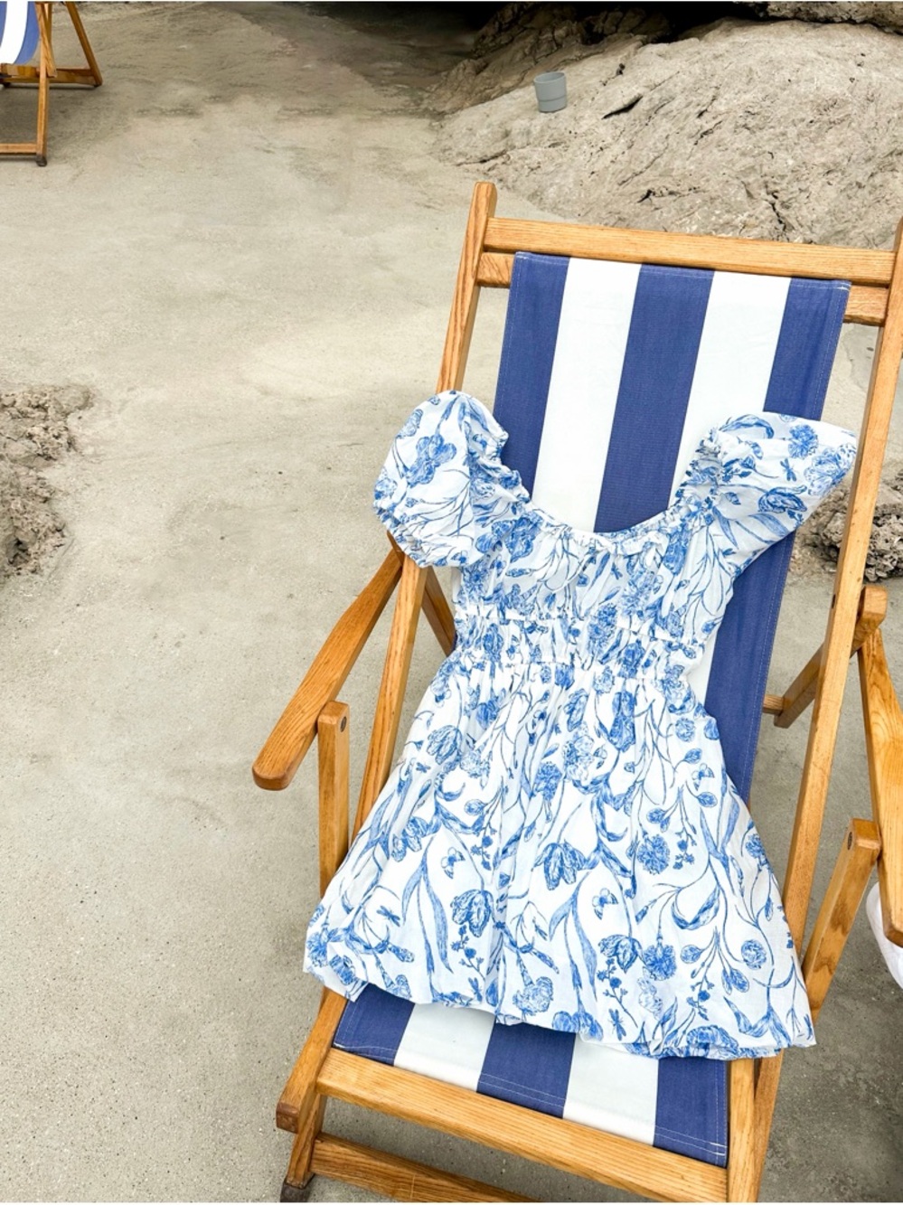 H&M White and Blue Floral Puff-Sleeve Mini Dress - Picture 3 of 3